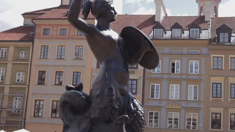 The-view-of-the-Warsaw-Mermaid-Statue-,-an-iconic-symbol-of-the-city,-is-located-in-the-Old-Town-Market-Place-of-Warsaw,-Poland
