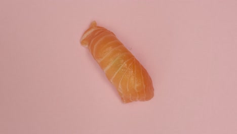 Sushi-roll-rotating-on-rosy-background
