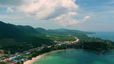 4K-Cinematic-nature-drone-footage-of-a-panoramic-aerial-view-of-the-beautiful-beaches-and-mountains-on-the-island-of-Koh-Lanta-in-Krabi,-South-Thailand,on-a-sunny-day