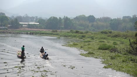 Tráfico-De-Barcos-En-El-Lago-Inle-En-Myanmar