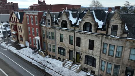 Historic-houses-covered-in-snow-during-winter-in-downtown-Harrisburg,-Pennsylvania