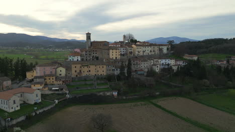 Magical-sunset-in-Monterchi:-An-aerial-view-from-Tuscany-in-the-province-of-Arezzo,-Italy