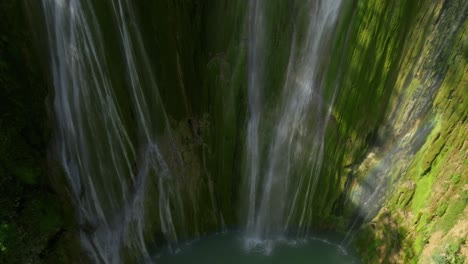 Luftaufnahme-Eines-Beeindruckenden-Dschungelwasserfalls-In-Der-Dominikanischen-Republik,-Teil-05