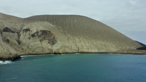 Bárcena-Volcán-Extinto-Prominente-En-La-Isla-De-San-Benedicto-En-El-Pacífico