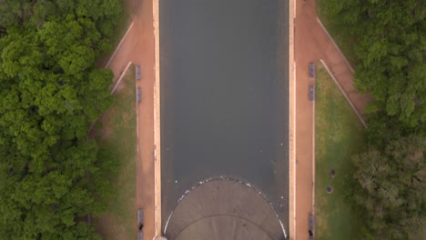 Birds-eye-view-of-reflective-pond-in-Hermann-Park-in-Houston,-Texas