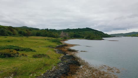 Aerial-Flyover-of-Scottish-Coast-Towards-Dunvegan-Castle