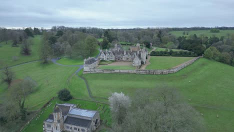 Luftaufnahme-Von-Rockingham-Castle-In-Northamptonshire,-England-Am-Abend