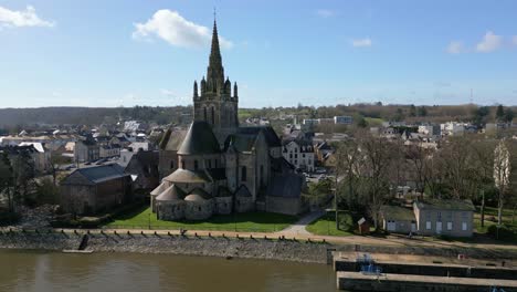 Basilica-of-Notre-Dame-d'Avesnières-along-Mayenne-River,-Laval-in-France