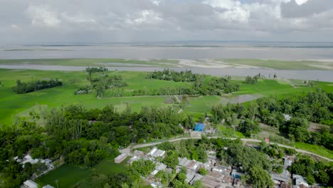 Schöne-Ländliche-Landschaft-Reisfelder-Mit-Schönen-Himmel-Luftaufnahme-Lust-Grün