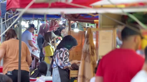 La-Gente-Ocupada-Viene-A-Un-Bazar-De-Ramadán-Antes-De-Romper-El-Ayuno.