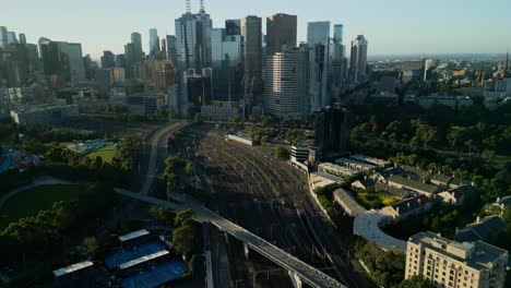Aerial-drone-reveal-of-the-city-of-Melbourne,-Victoria,-Australia