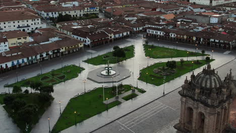 Aerial-View-Of-Plaza-de-Armas-With-Water-Fountain-In-Cusco,-Peru