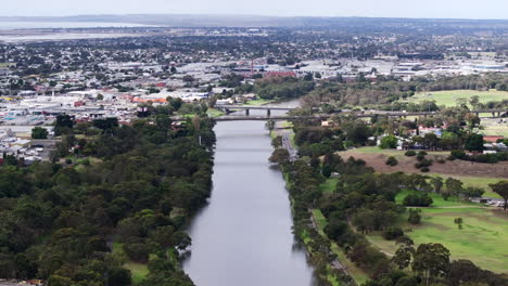 Río-Barwon-Aéreo-En-La-Ciudad-Regional-De-Geelong,-Australia