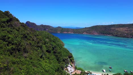 Azul-Turquesa-Mar-Acantilados-Rocas-Isla-Colina-Playa