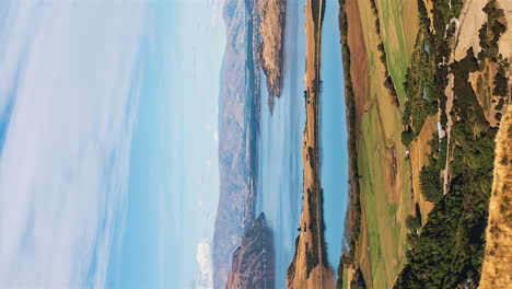 Con-Vistas-Al-Vasto-Paisaje-Salvaje-Del-Lago-Wanaka-De-Nueva-Zelanda---Lapso-De-Tiempo-Vertical