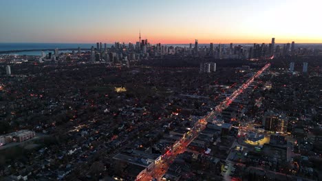 4K-Drohnenaufnahme-über-Toronto-Bei-Sonnenuntergang