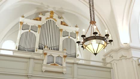 Chandelier,-pipes-of-pipe-organ-in-front-of-Lutheran-church