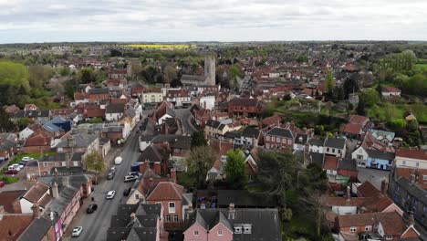 Low-flying-drone-shot-of-Bungay-town-centre-in-Suffolk,-UK