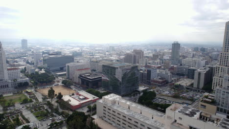 Los-Ángeles,-EE.UU.,-Panorama-Aéreo,-Horizonte-Del-Paisaje-Urbano,-Desde-El-Ayuntamiento-Hasta-Los-Rascacielos-Del-Centro,-Disparo-De-Drone