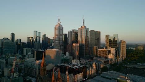 Aerial-drone-video-at-sunset-of-the-city-skyline-in-Melbourne,-Victoria,-Australia