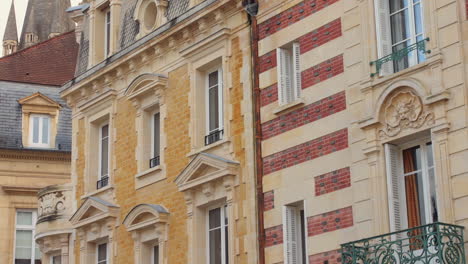 Closeup-shot-of-Historic-architecture-of-buildings-of-Caen,-France