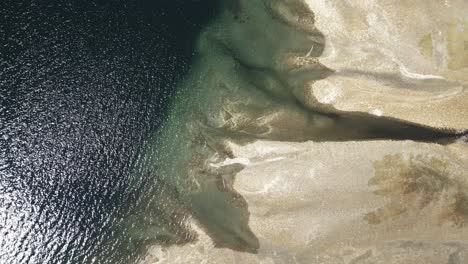 Rotierende-Luftperspektive-Zeigt-Die-Gewässer-Der-Jervis-Inlet,-BC,-Kanada