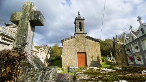 Kirche-San-Bartolomeu-De-Bresmaus-In-Sarreaus,-Galicien,-Spanien