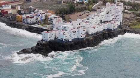 Luftaufnahme-Der-Stadt-El-Roque-Auf-Der-Insel-Teneriffa,-Spanien