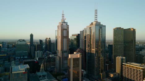 Aerial-video-of-the-sun-reflecting-on-the-skyline-in-Melbourne,-Victoria,-Australia