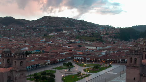 Streetlamps-At-Plaza-de-Armas---Cuzco-Main-Square-At-The-City-Center-Of-Cusco,-Peru