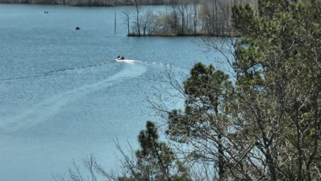 Scenery-With-Lake-And-Forest,-Glen-Springs-Lake,-Tennessee,-United-States---Drone-Shot