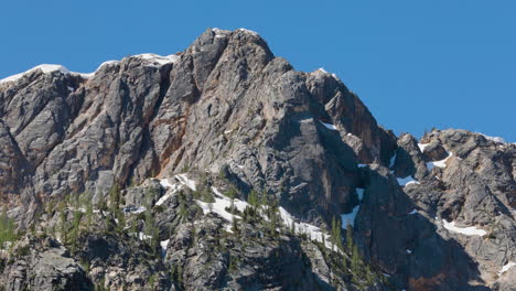 High-rocky-mountain-top-in-the-mountains-of-Washington