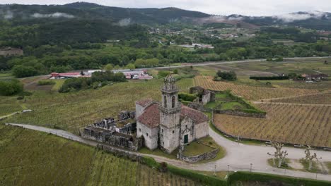 Iglesia-De-Santa-María-De-Beade-En-Medio-De-Viñedos-En-Beade,-España