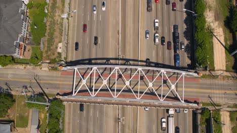 Vogelperspektive-Des-Autoverkehrs-Auf-Der-59-South-Freeway-In-Houston,-Texas