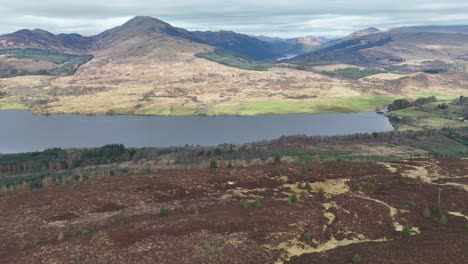 Blick-Auf-Loch-Venachar-Vom-Ben-Gullipen-In-Schottland,-Ein-Paar-Meilen-Von-Glasgow-Entfernt