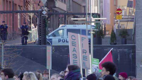 Polizei-Beobachtet-Friedlichen-Protest-Gegen-Israelische-Aggression-In-Palästina