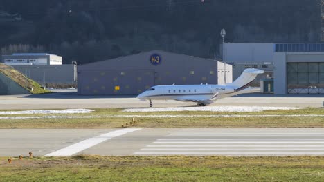 Private-Jet-Airplane-Taxiing-Out-to-the-Runway-for-Departure-TRACK
