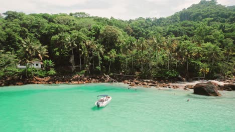 Big-island-Ilha-Grande-aventureiro-beach-Angra-dos-Reis,-Rio-de-Janeiro,-Brazil