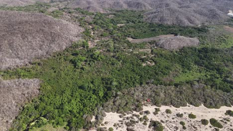 Luftaufnahmen-Der-Unberührten-Cacaluta-Bucht-Im-Huatulco-Nationalpark-In-Oaxaca
