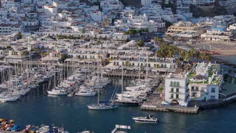 Luxury-yacht-entering-the-marina-of-Las-Palmas-on-a-sunny-evening