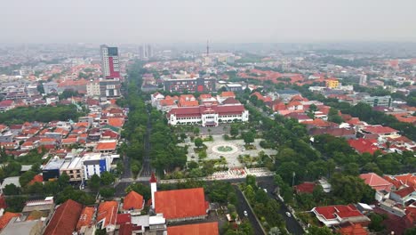 The-stunning-of-Surabaya-city-hall,-the-administrative-center-of-the-city-of-Surabaya,-synthesize-Dutch-architecture-with-local-Indonesian-architecture,-in-the-midst-of-densely-populated-areas