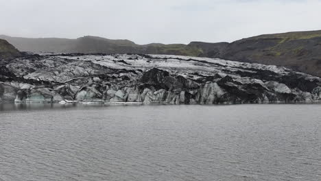 Gletscher-In-Der-Isländischen-Landschaft,-Drohnenaufnahme-Mit-Dolly-Zoom-Effekt