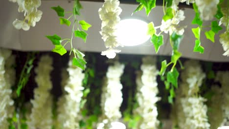 Delicate-artificial-flowers-enhance-the-décor-of-the-room's-ceiling