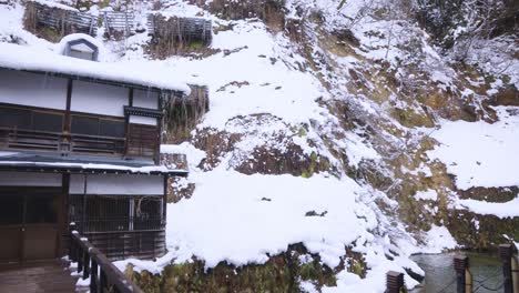 Snowy-Japanese-Homes-in-Ginzan-Onsen,-Winter-Scene-in-Yamagata-Prefecture