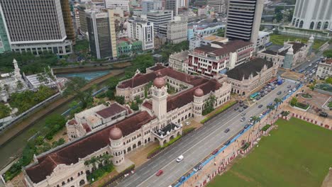 Coches-En-La-Calle-Sultán-Abdul-Samad-En-La-Plaza-Merdeka-En-Kuala-Lumpur