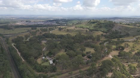 Hermoso-Vuelo-Panorámico-Sobre-El-Monte