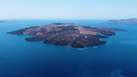Luftaufnahme-Eines-Interessanten-Punkts-Des-Vulkans-Auf-Der-Griechischen-Insel-Santorini,-4K-Filmmaterial