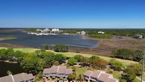 Ruta-Del-Ferry-En-Horseshoe-Bayou-Cerca-Del-Parque-Natural-De-La-Isla-Jolee-En-Miramar-Beach,-Florida,-EE.UU.