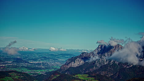 Majestätische-österreichische-Alpen-Mit-Rollenden-Wolken-In-Mitteleuropa