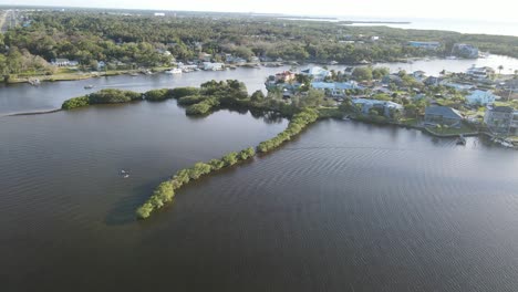 Luftaufnahme-Von-Wunderschönen-Exklusiven-Häusern-In-New-Port-Richey